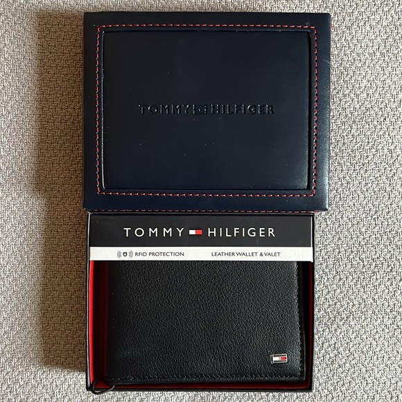 NWT Tommy Hilfiger wallet - Picture 2 of 7